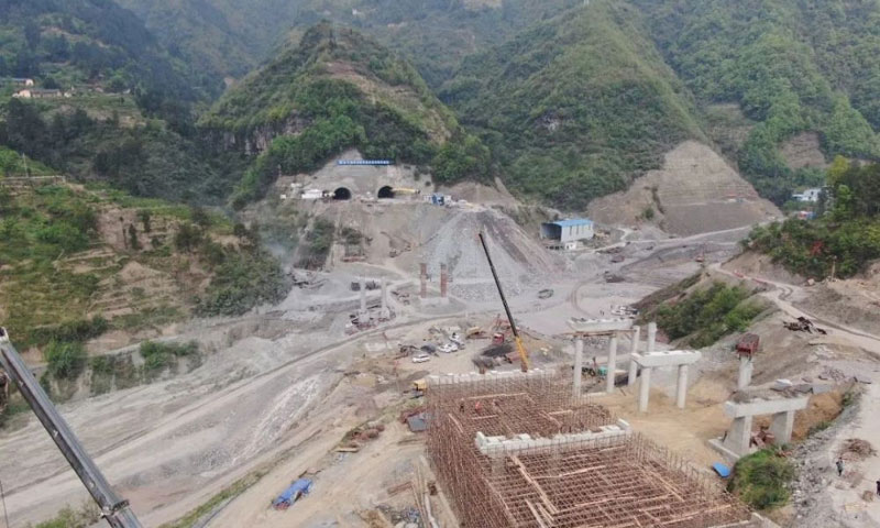 中铁十八局巴通万高速采购4台格瓦斯400KW上柴发电机组