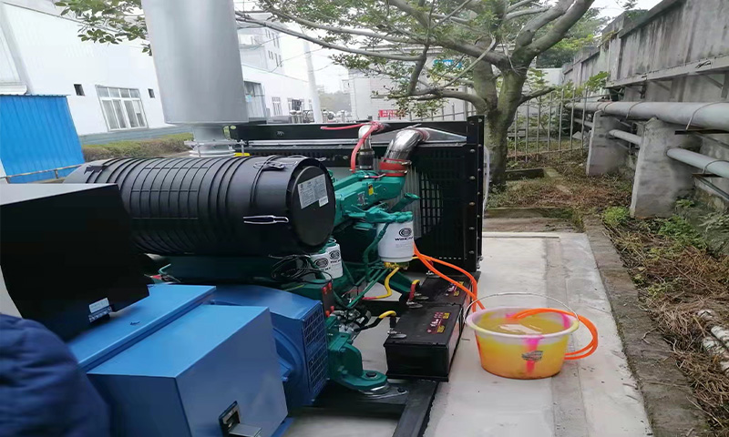 内江汽车配件公司采购一台200KW柴油发电机组